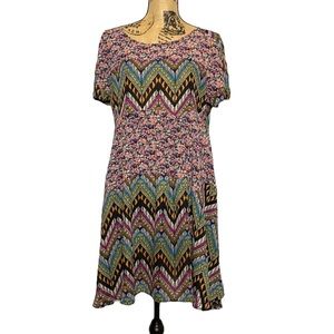 Colorful Floral Zig-Zag Short-Sleeve Dress 4